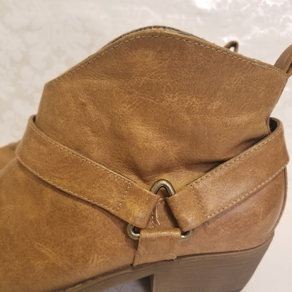 Coconuts by Matisse Ankle Bootie - Picture 6 of 7